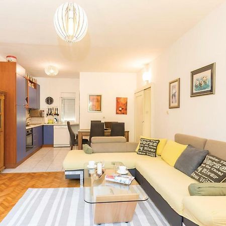 Lovely Apartment In Makarska With Wifi ภายนอก รูปภาพ