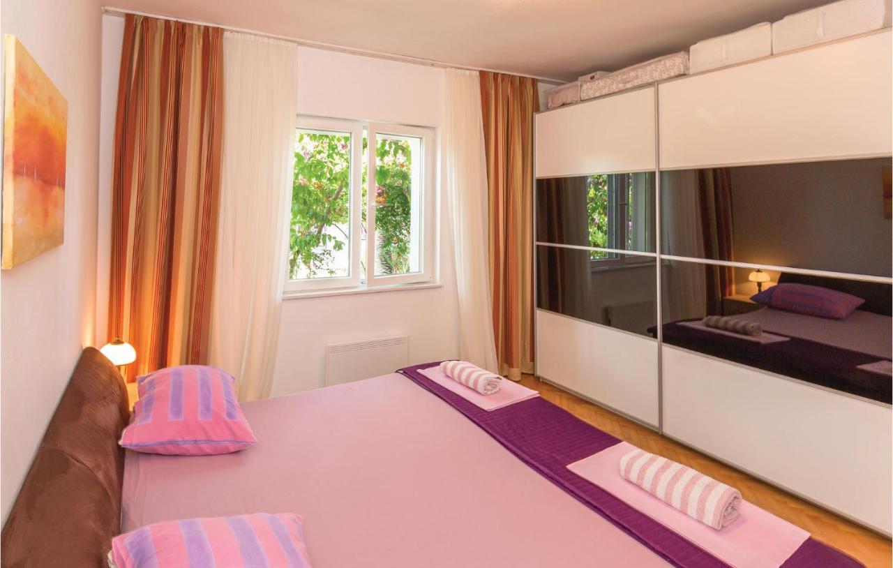 Lovely Apartment In Makarska With Wifi ภายนอก รูปภาพ