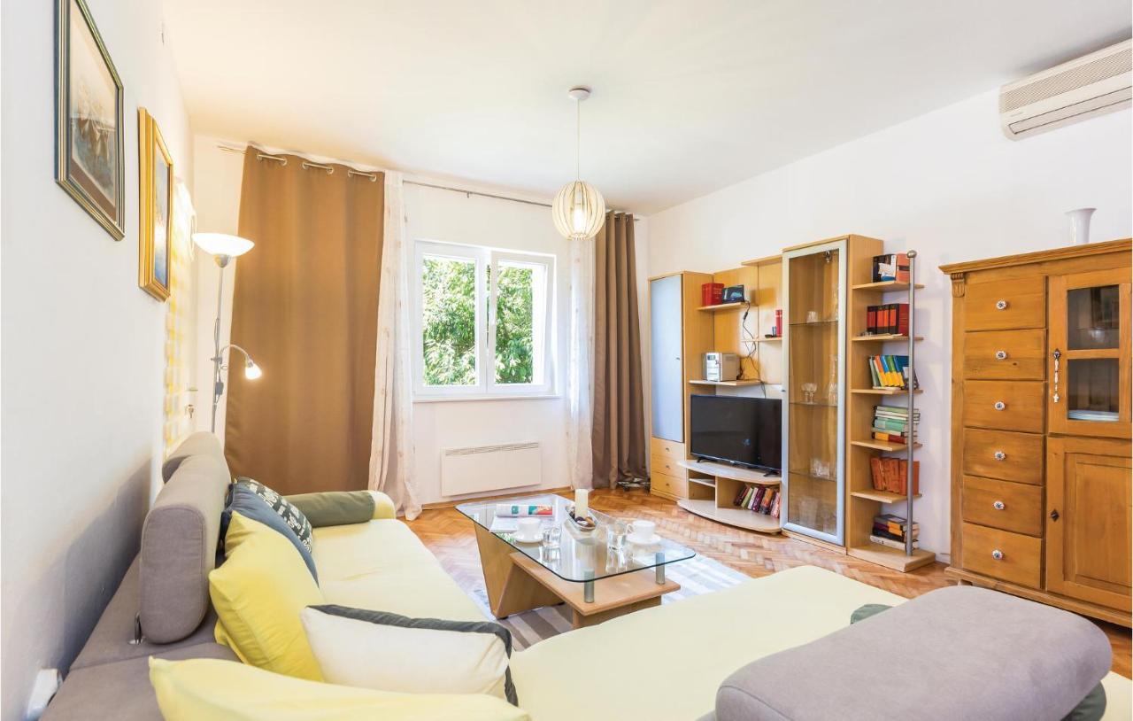 Lovely Apartment In Makarska With Wifi ภายนอก รูปภาพ