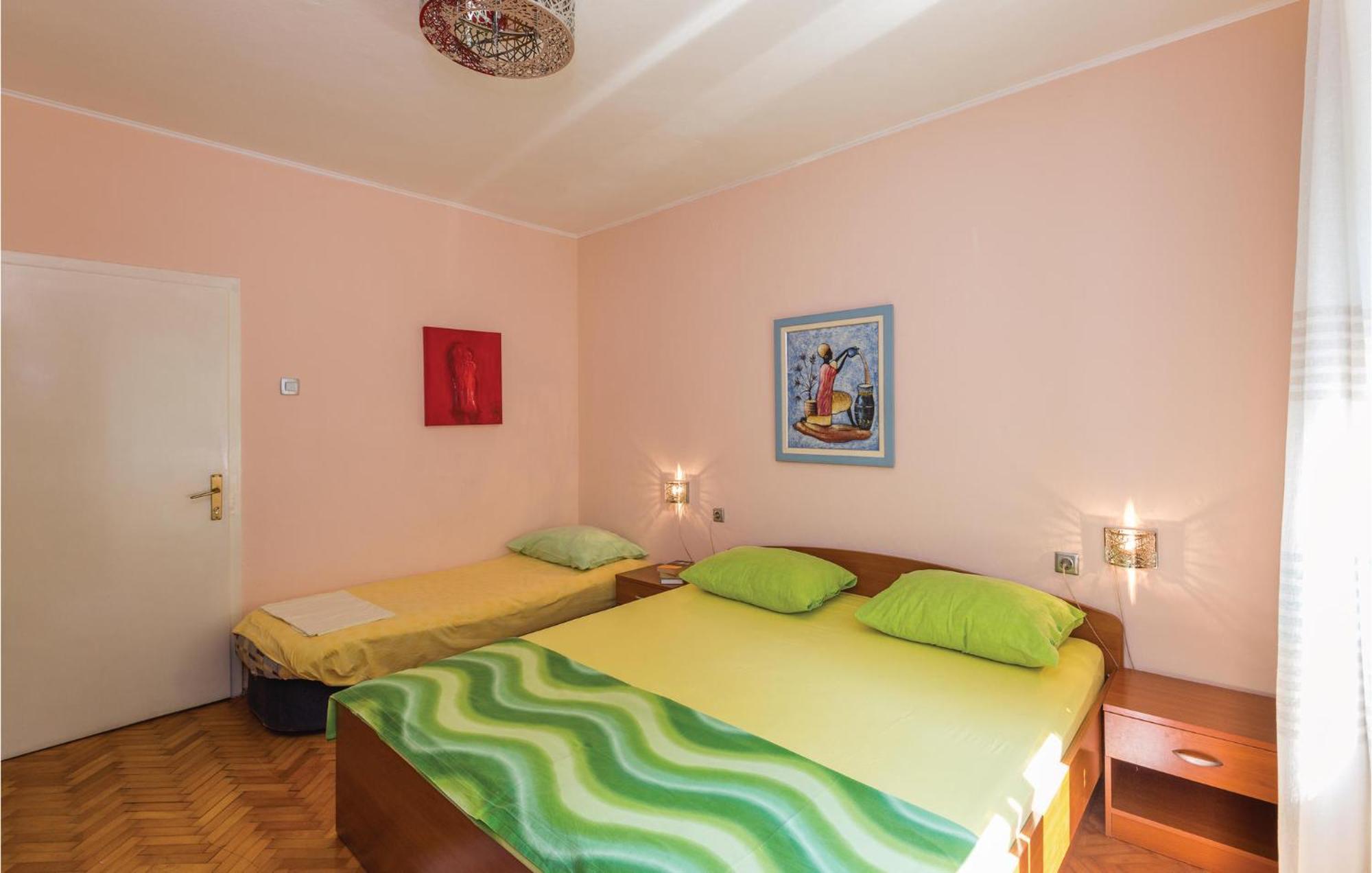 Lovely Apartment In Makarska With Wifi ภายนอก รูปภาพ