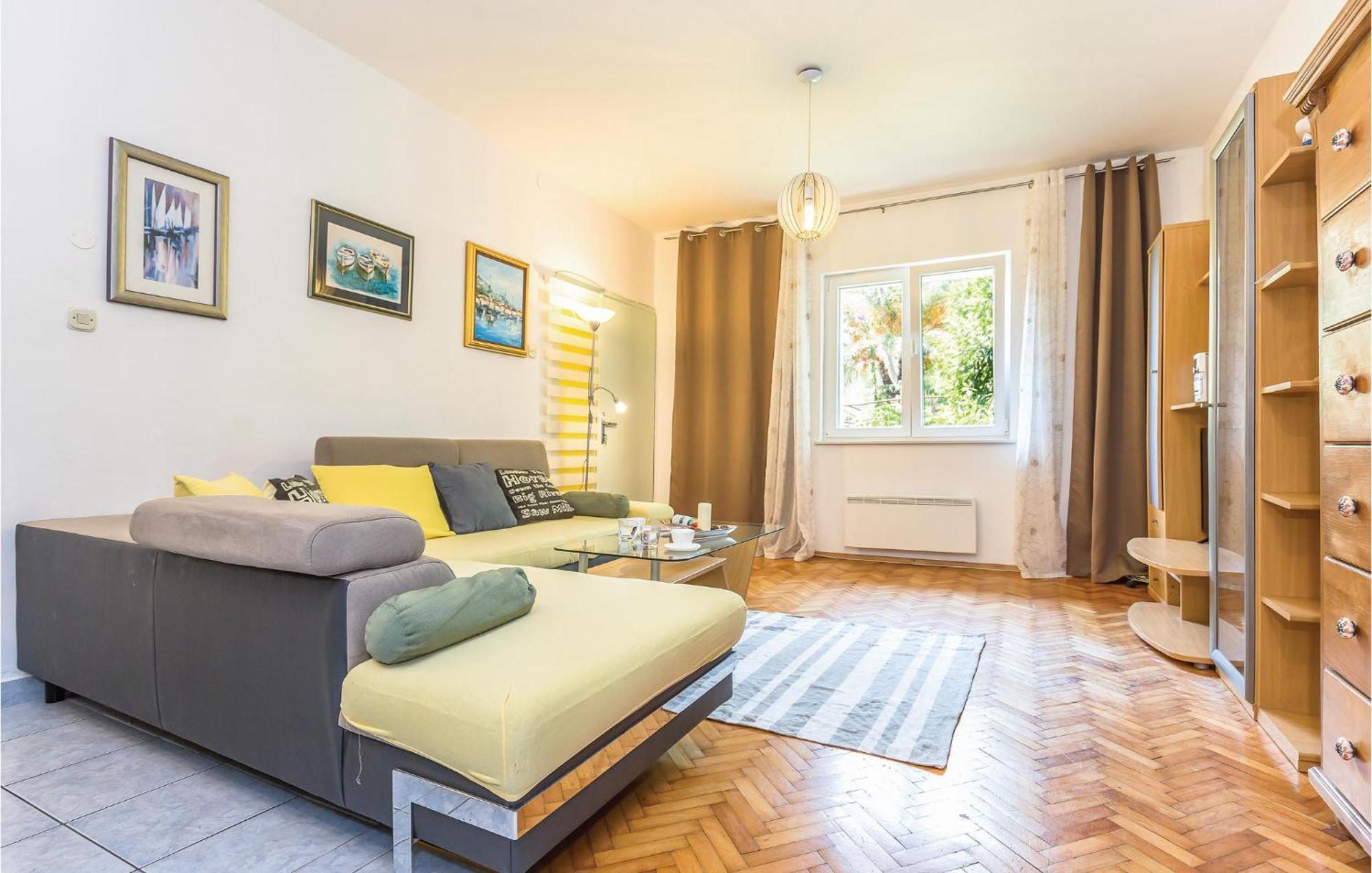 Lovely Apartment In Makarska With Wifi ภายนอก รูปภาพ