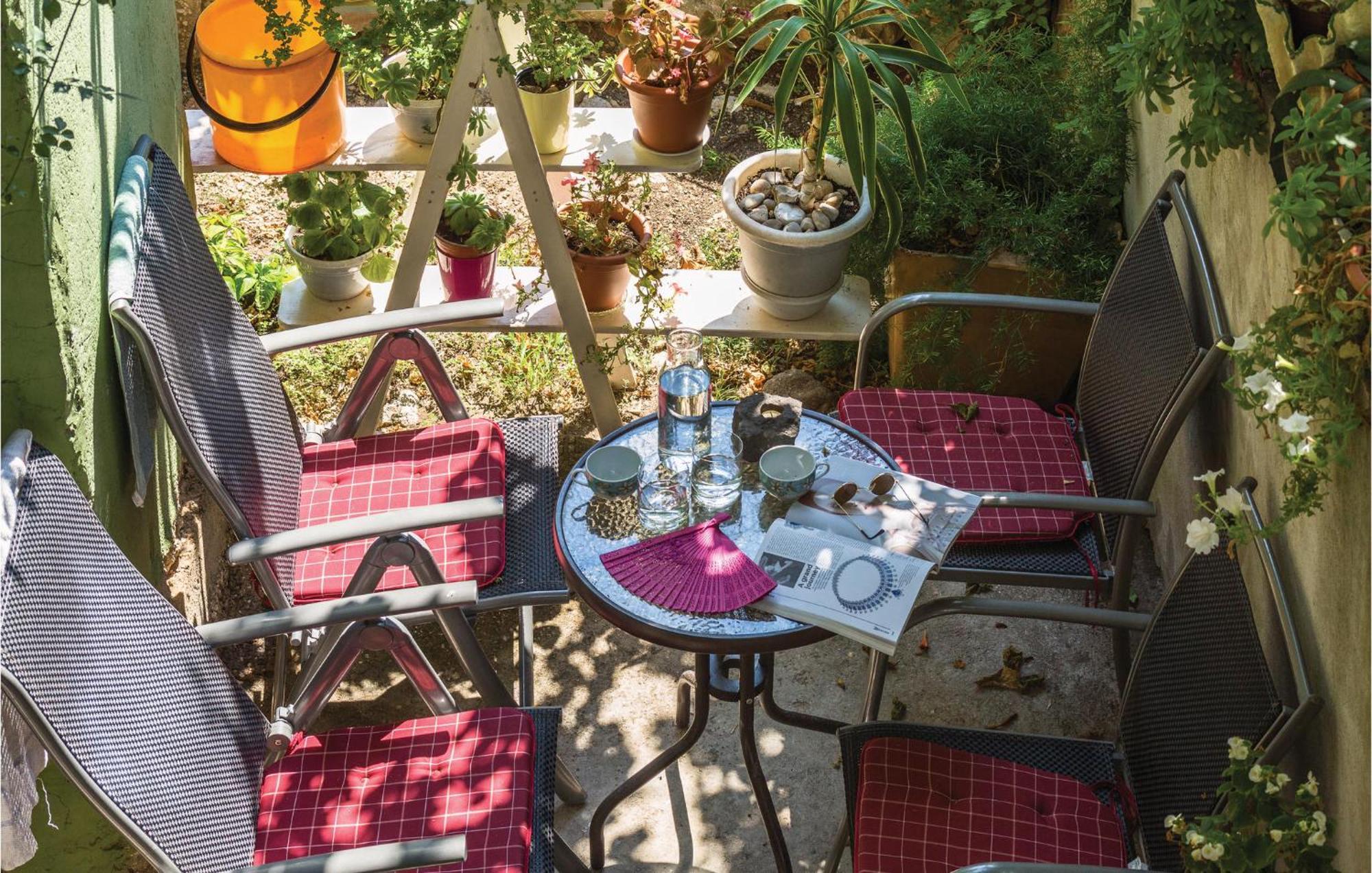 Lovely Apartment In Makarska With Wifi ภายนอก รูปภาพ