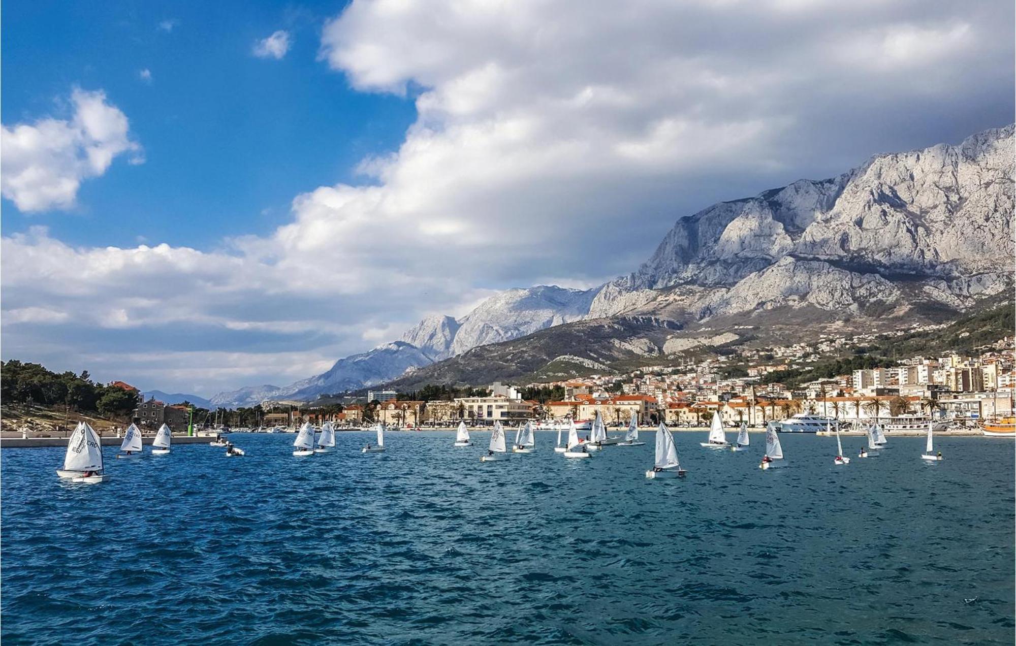 Lovely Apartment In Makarska With Wifi ภายนอก รูปภาพ