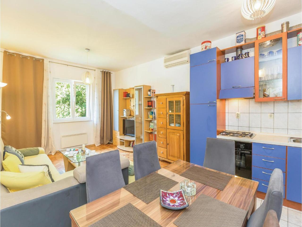 Lovely Apartment In Makarska With Wifi ภายนอก รูปภาพ