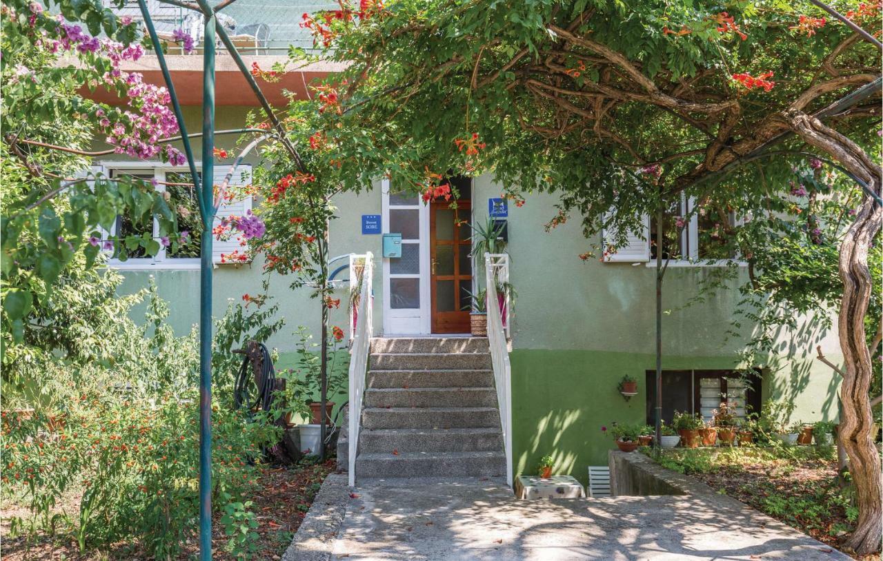 Lovely Apartment In Makarska With Wifi ภายนอก รูปภาพ