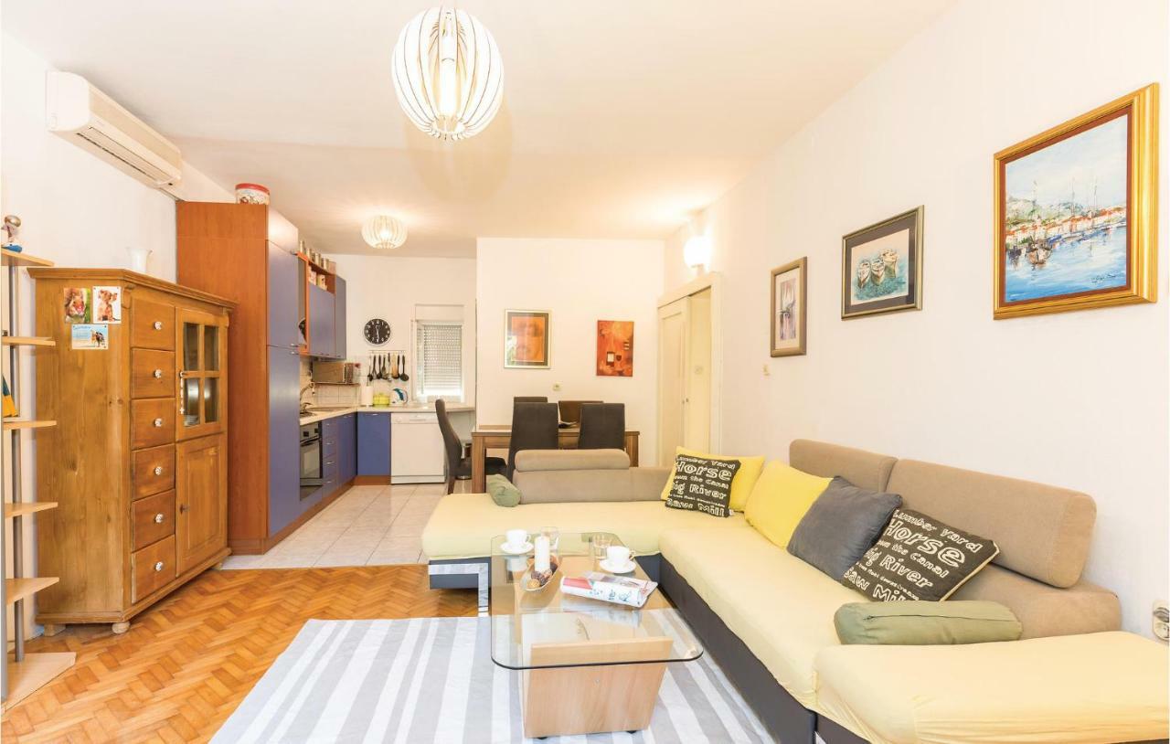 Lovely Apartment In Makarska With Wifi ภายนอก รูปภาพ